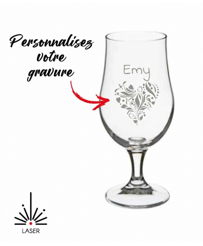 Verre à bière sur pied